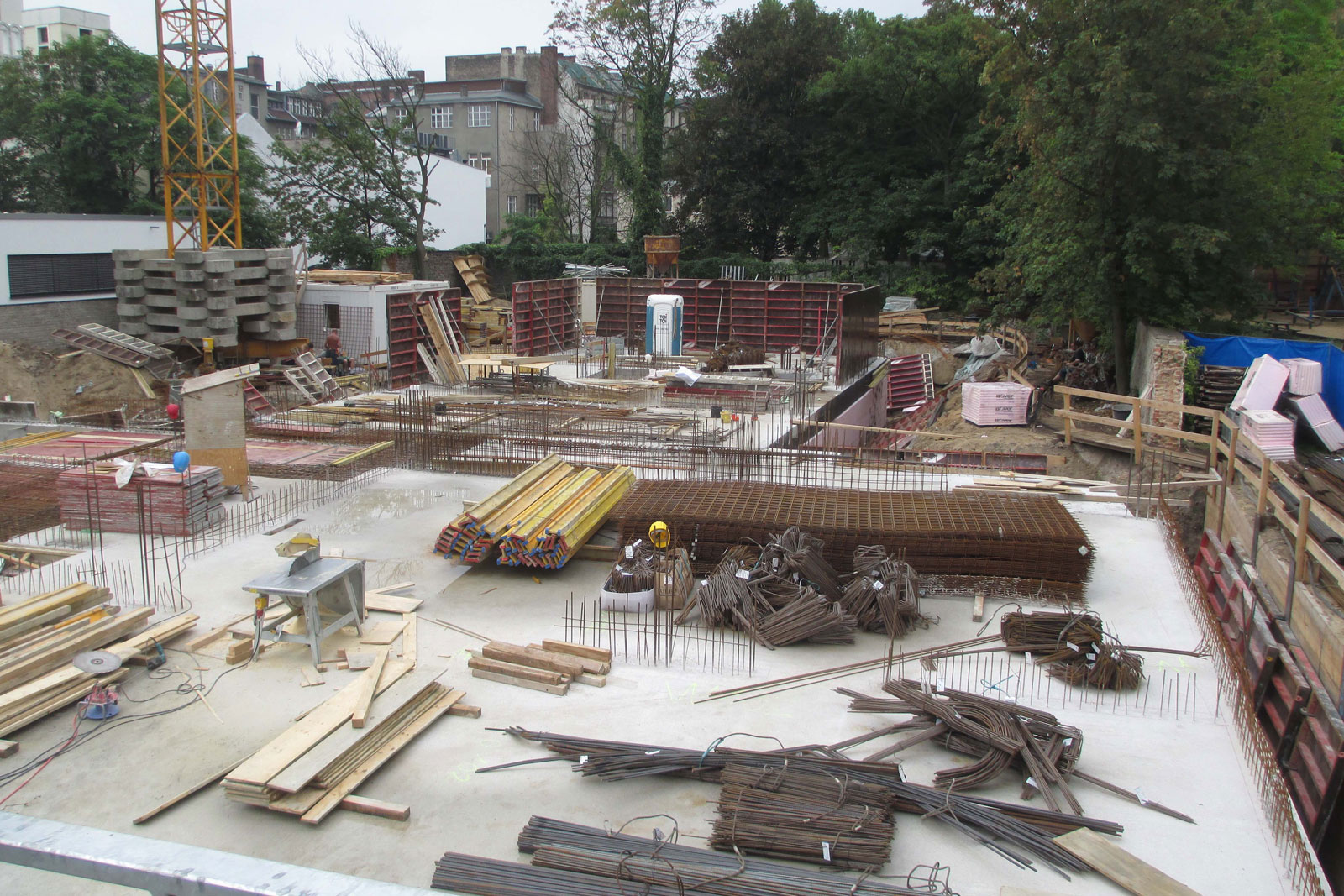 Cafe Wandstruktur und Messing